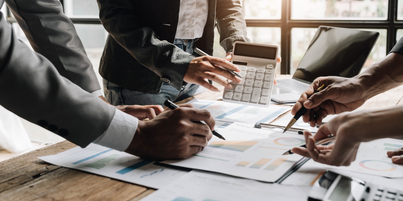 Optimiser ses impôts en immobilier au Canada : stratégies essentielles